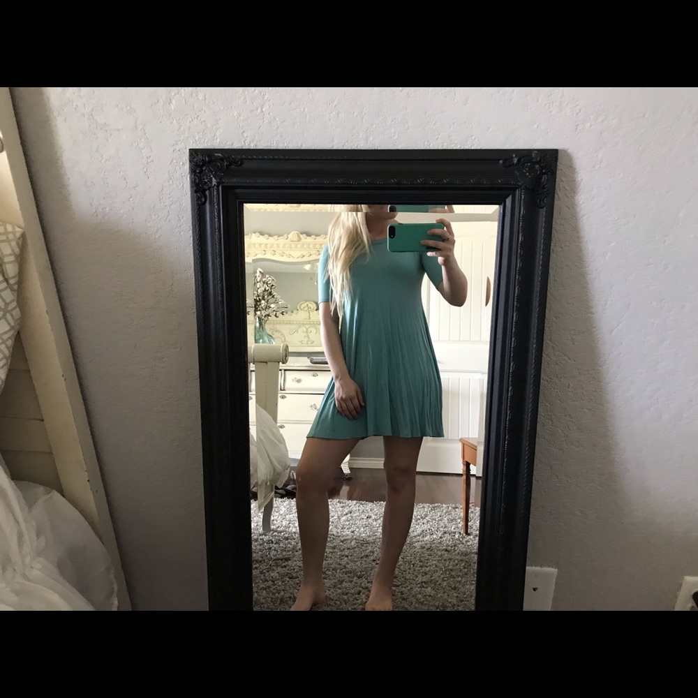 Dress - Picture 1 of 2